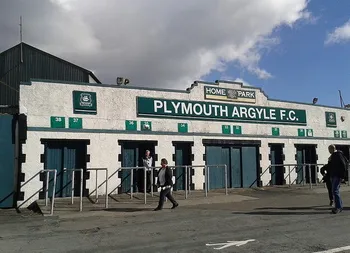 Toàn cảnh sân vận động Home Park, biểu tượng của câu lạc bộ Plymouth Argyle