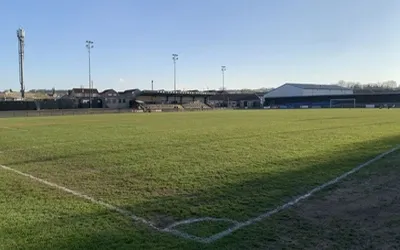 Toàn cảnh sân vận động The Citadel nhìn từ khán đài, sân nhà của Farsley Celtic.