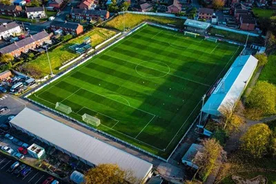 Toàn cảnh sân vận động Victory Park, sân nhà của Chorley FC, với sức chứa 4.300 chỗ ngồi, điểm nhấn của bóng đá hạng thấp Anh.