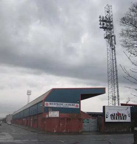 Tổng quan bên ngoài sân vận động Spotland, sân nhà của câu lạc bộ Rochdale AFC