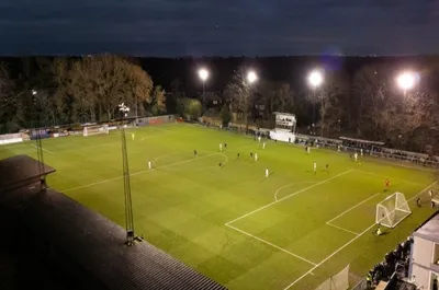 Tổng quan Sân vận động Beveree, sân nhà của Hampton & Richmond Borough FC tại Anh