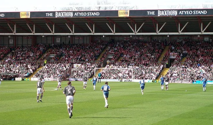 Trận đấu Bristol City và Cardiff City tại Ashton Gate