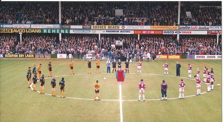 Trận đấu giữa West Ham và Wolves năm 1993 tại sân Upton Park, một phần ký ức của Ngoại hạng Anh
