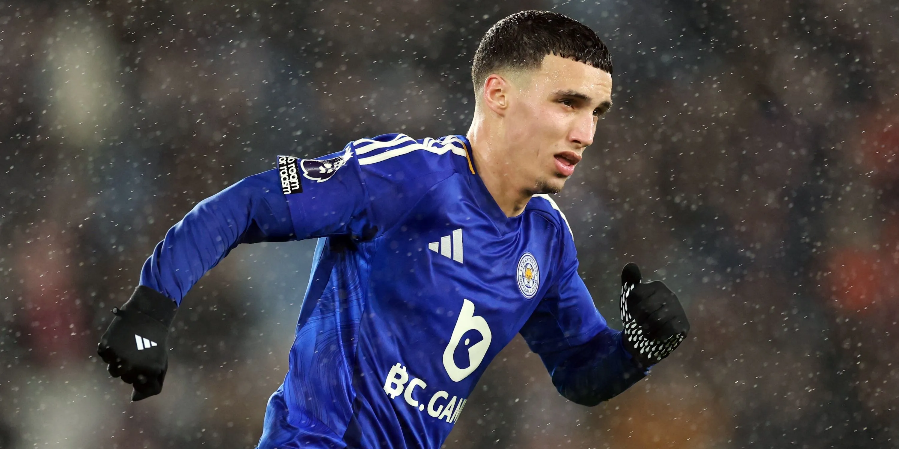 Bilal El Khannouss thi đấu trong màu áo Leicester City tại Premier League