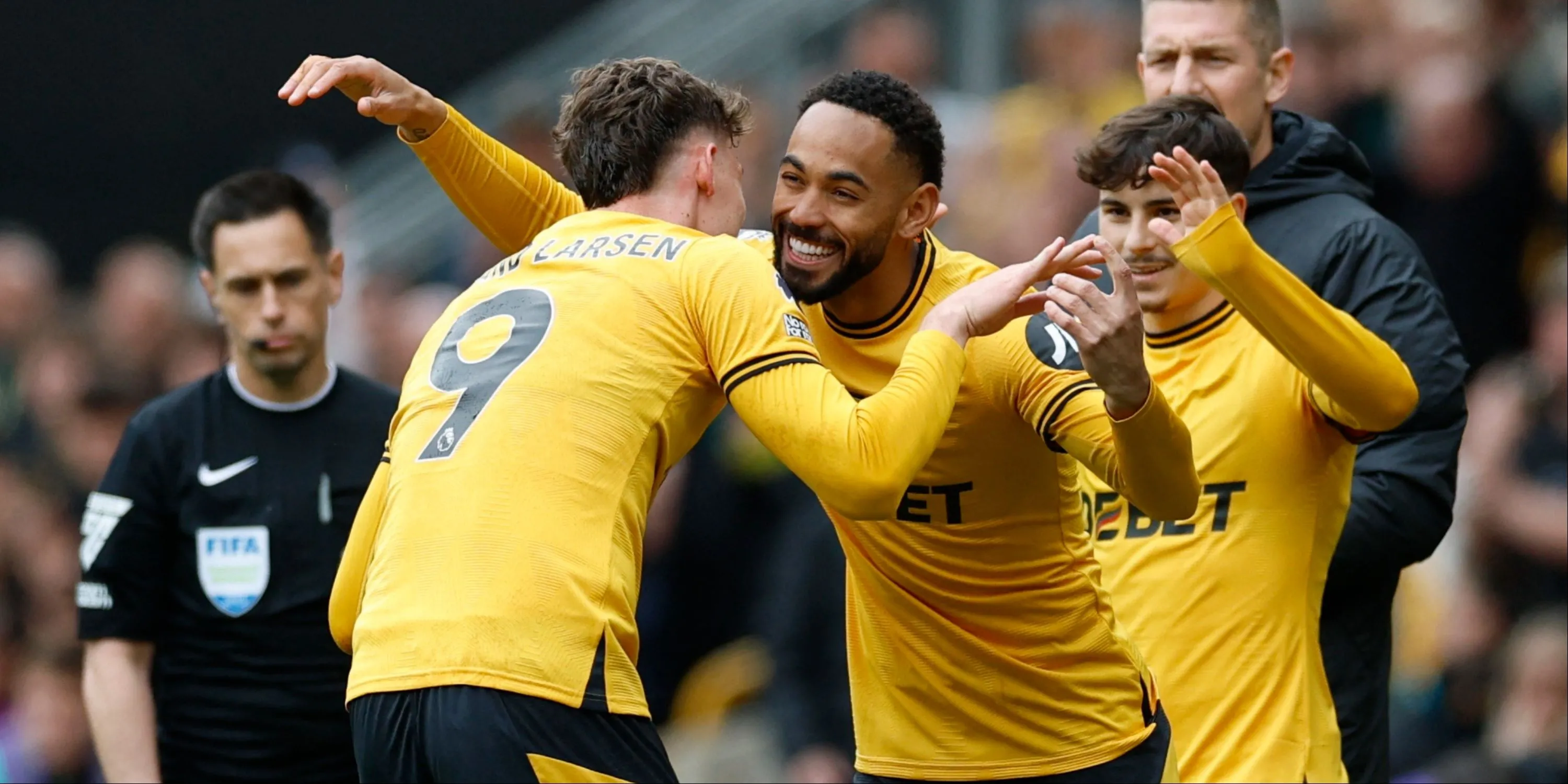 Jørgen Strand Larsen trong màu áo Wolves thi đấu cùng Matheus Cunha