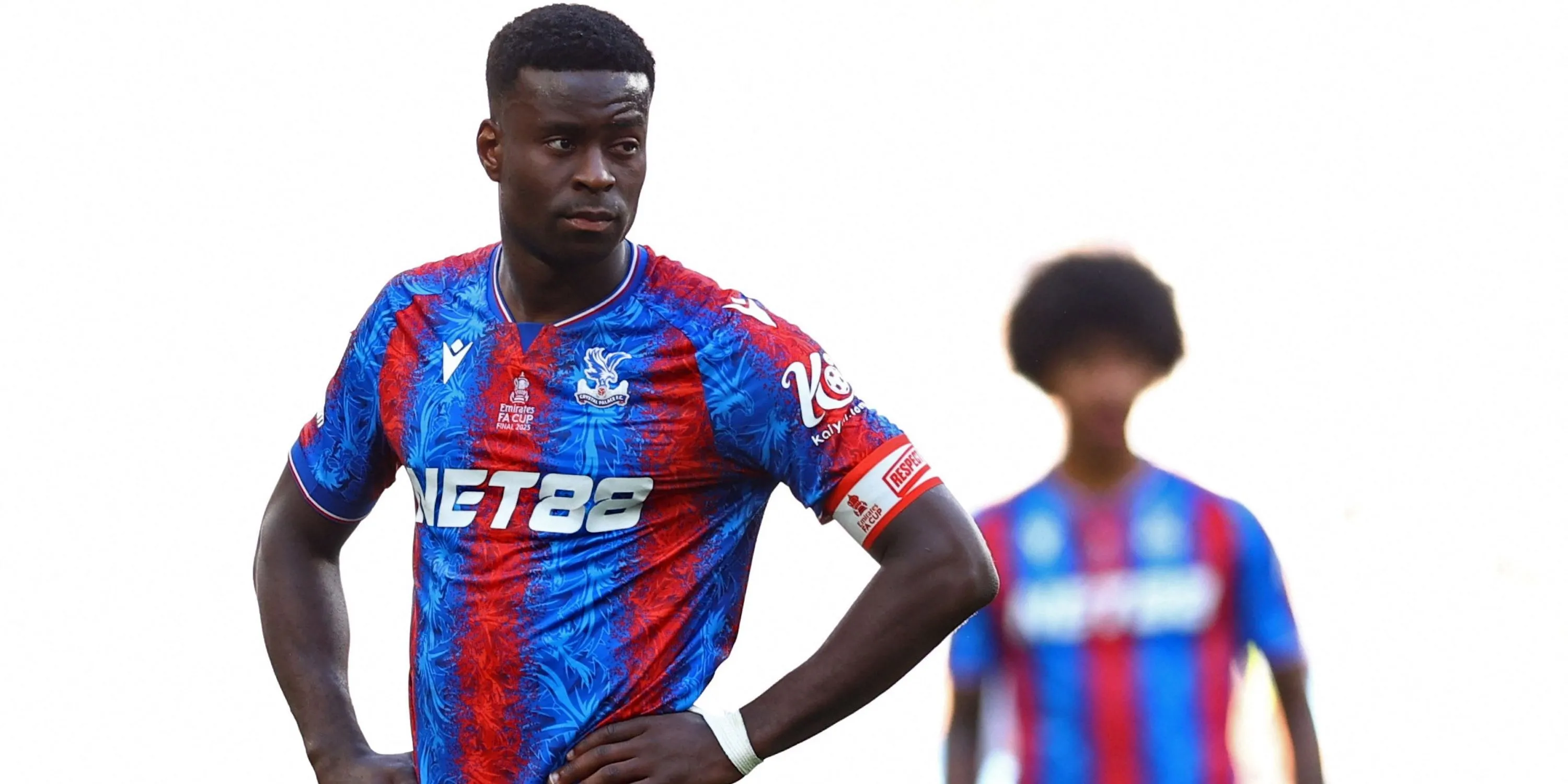 Marc Guehi trong màu áo Crystal Palace, trung vệ được nhiều CLB hàng đầu Ngoại hạng Anh săn đón