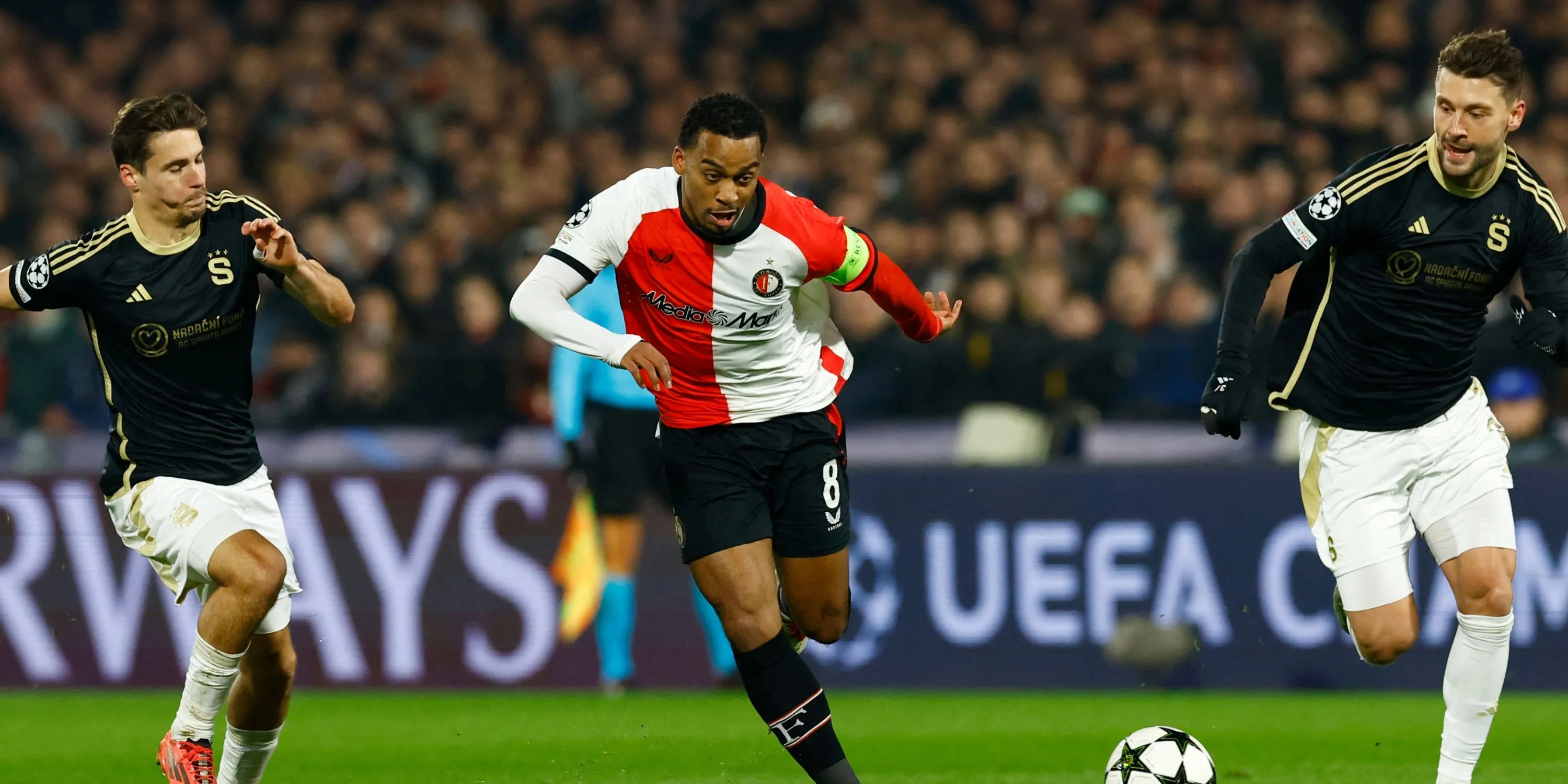 Quinten Timber thi đấu trong màu áo Feyenoord, mục tiêu chuyển nhượng của Manchester United