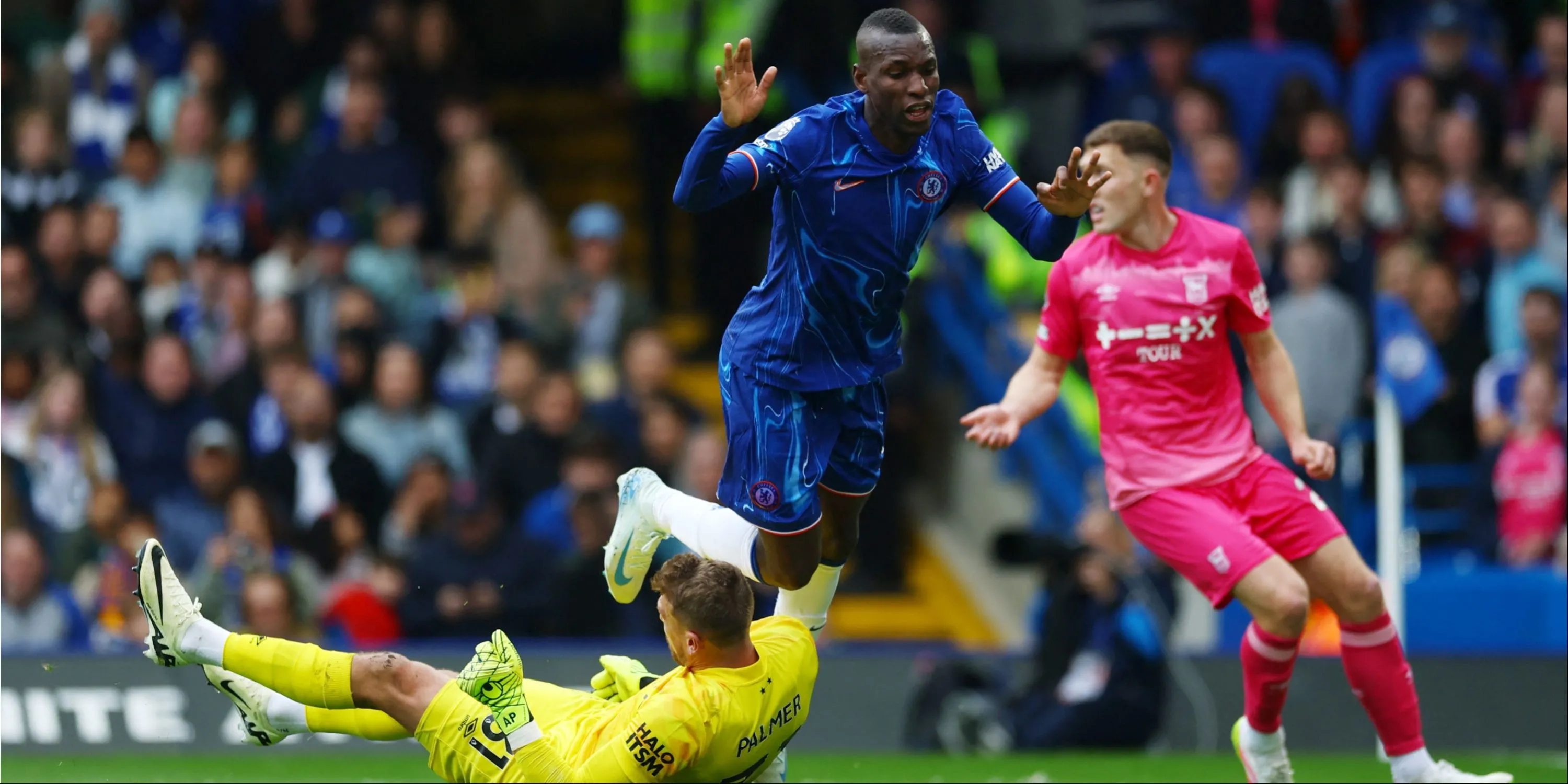 Tiền đạo Nicolas Jackson của Chelsea trong trận đấu tại Ngoại hạng Anh, đang mong muốn chuyển đến Aston Villa.