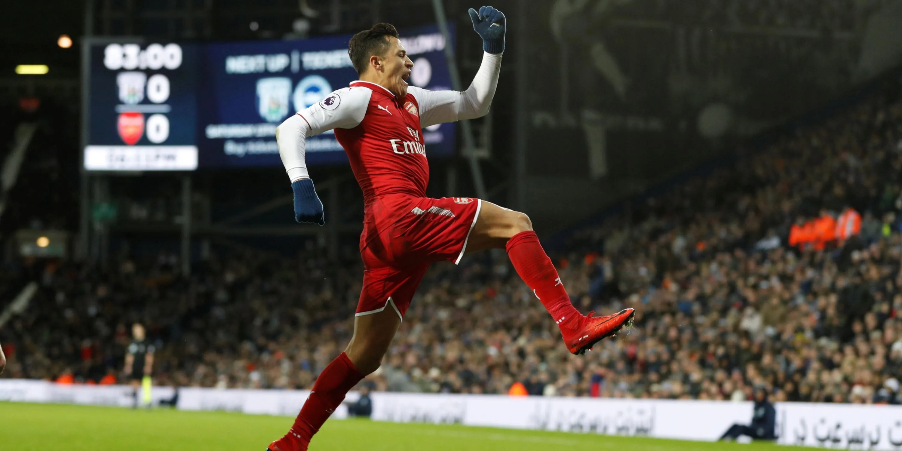 Alexis Sanchez trong màu áo Arsenal, biểu tượng tấn công của Pháo thủ