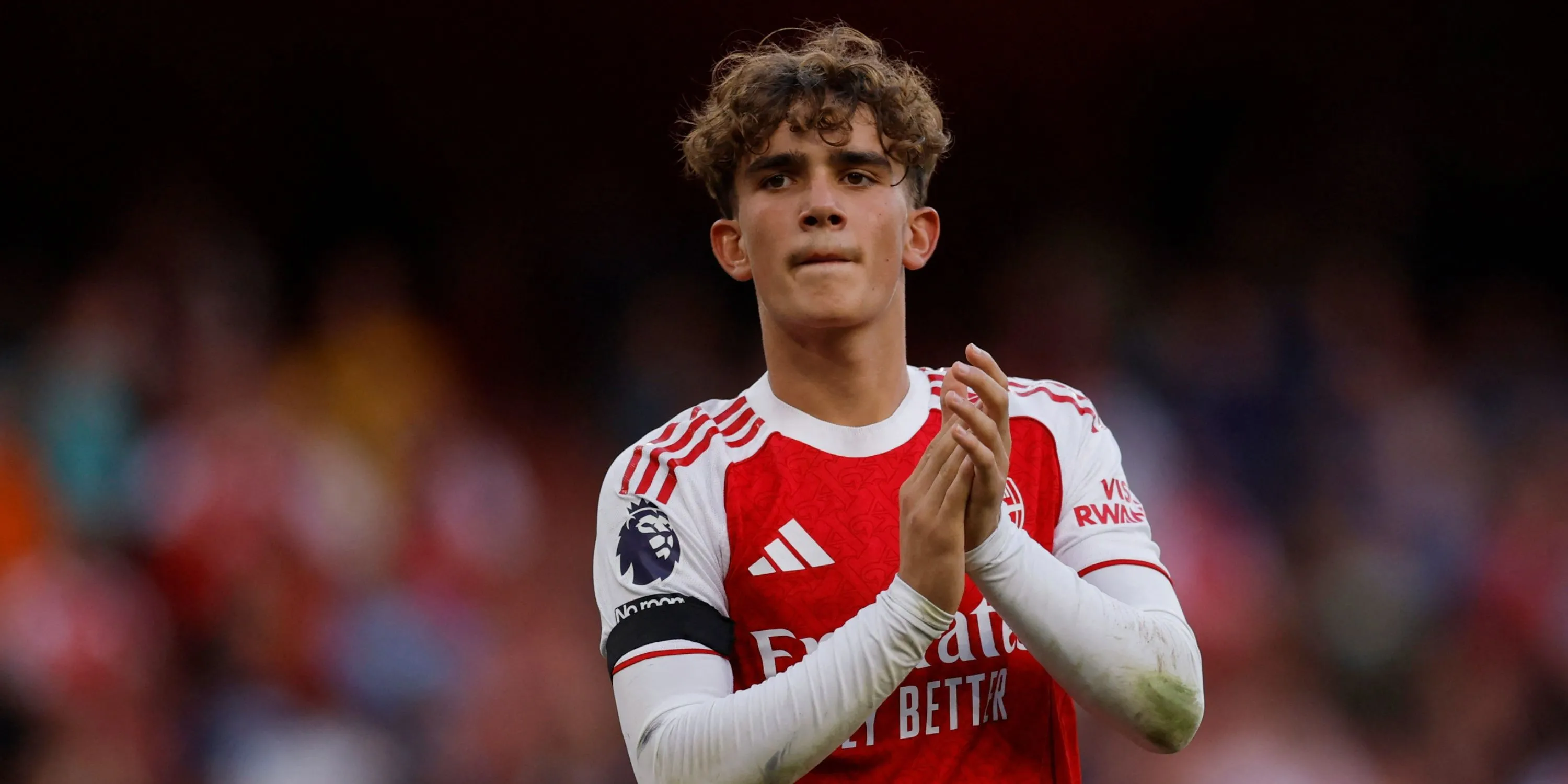 Cầu thủ trẻ Max Dowman trong màu áo Arsenal, biểu tượng cho tiềm năng phát triển từ học viện Hale End