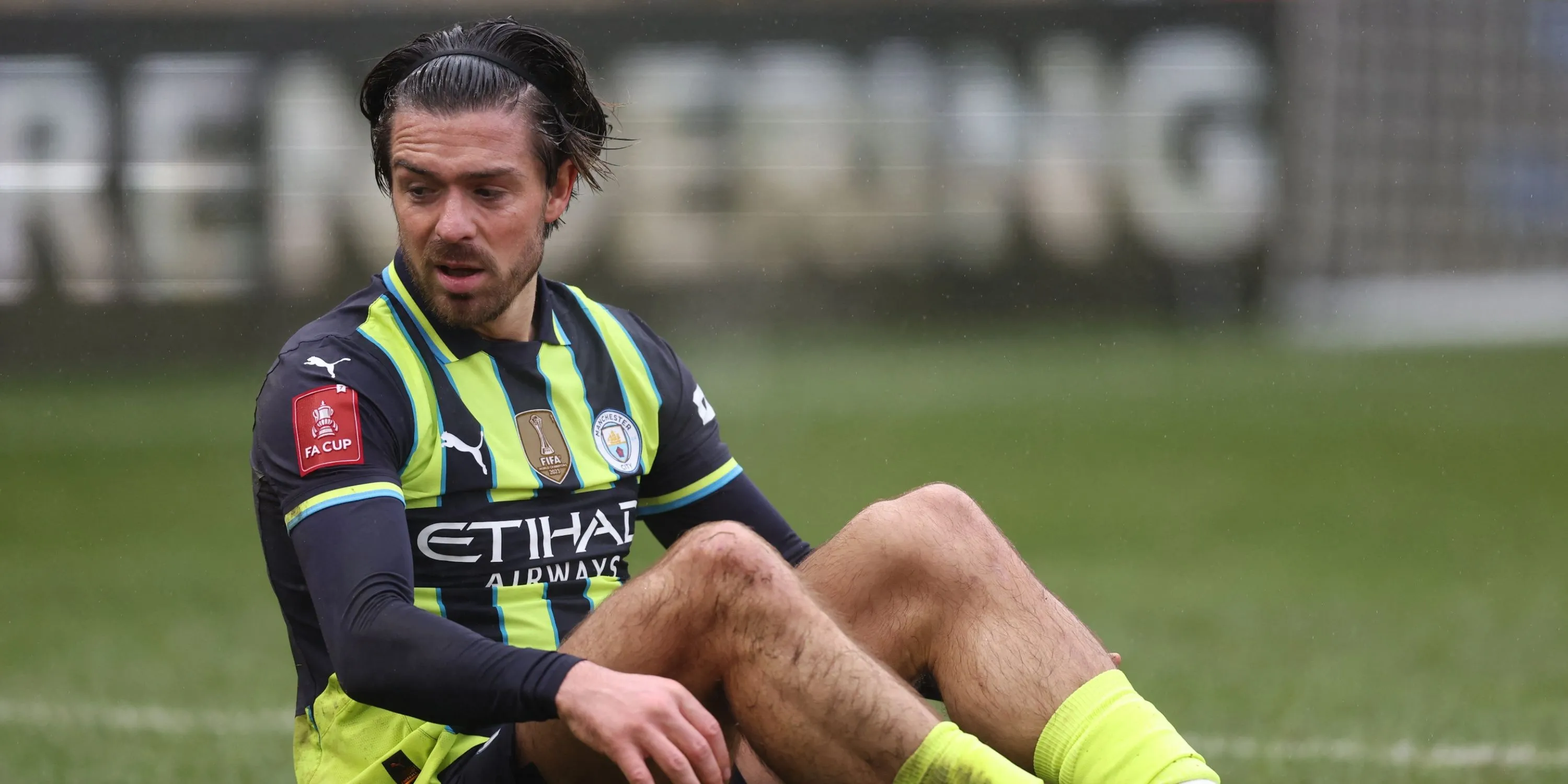 Jack Grealish trong màu áo Everton thi đấu trên sân