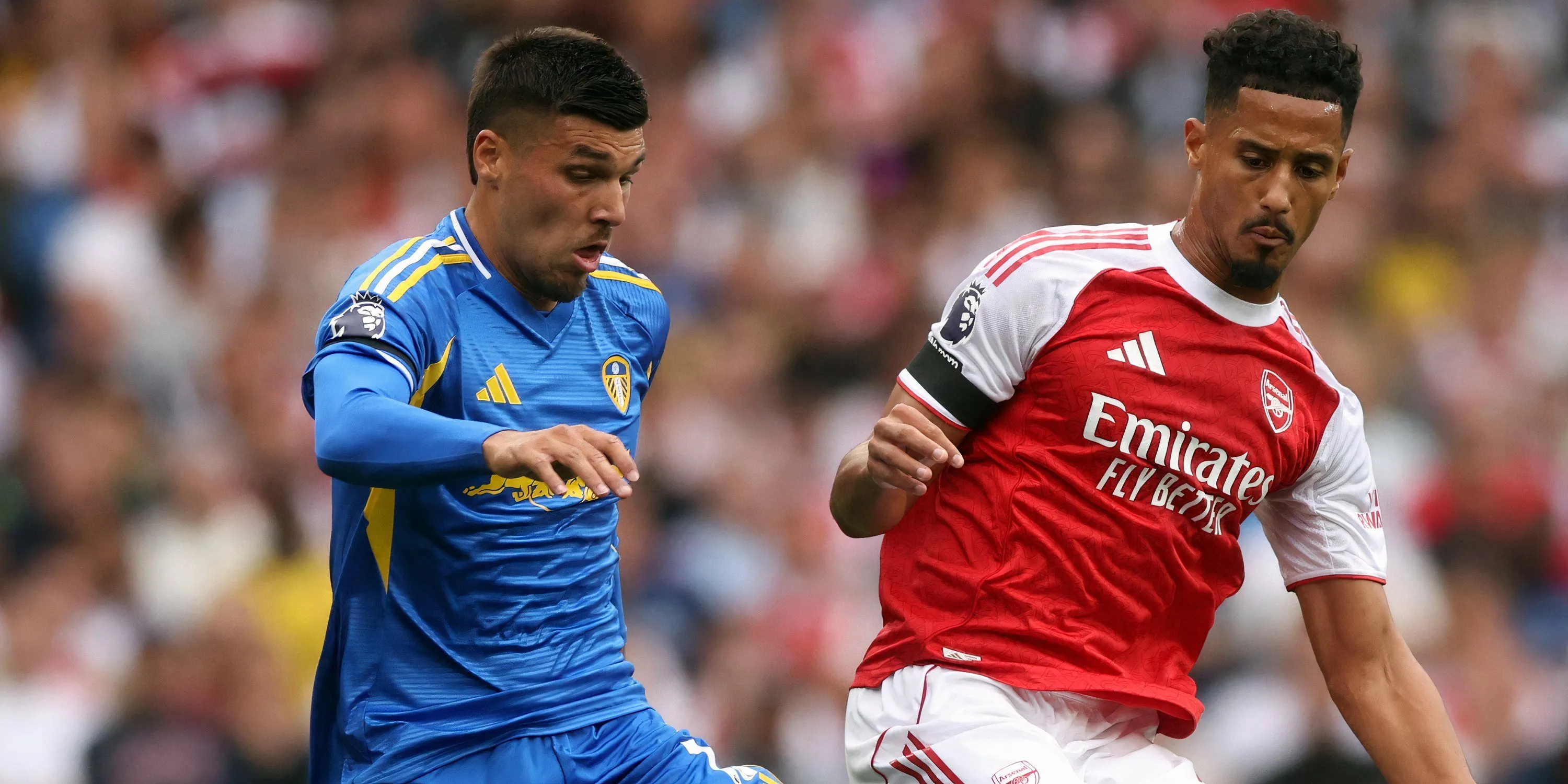 Joel Piroe của Leeds United gặp khó khăn trong các pha tranh chấp tại Premier League