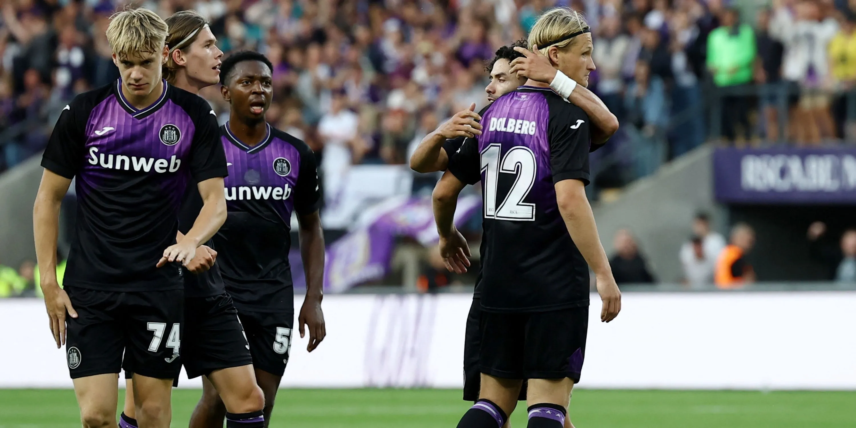 Kasper Dolberg trong màu áo Anderlecht, mục tiêu chuyển nhượng không thành công của Celtic.