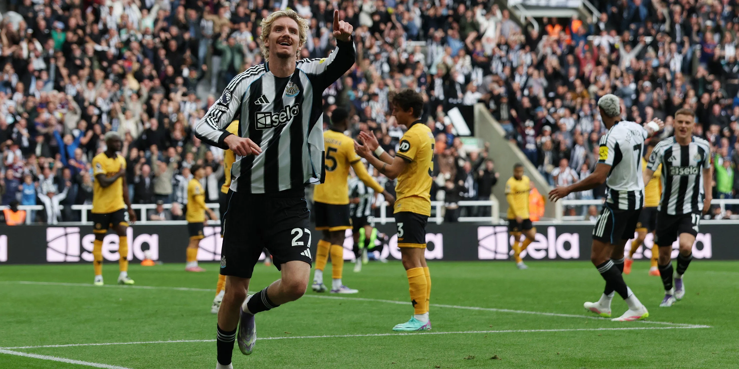 Tiền đạo tân binh kỷ lục Nick Woltemade của Newcastle United trong trận đấu với Wolves tại Ngoại hạng Anh.