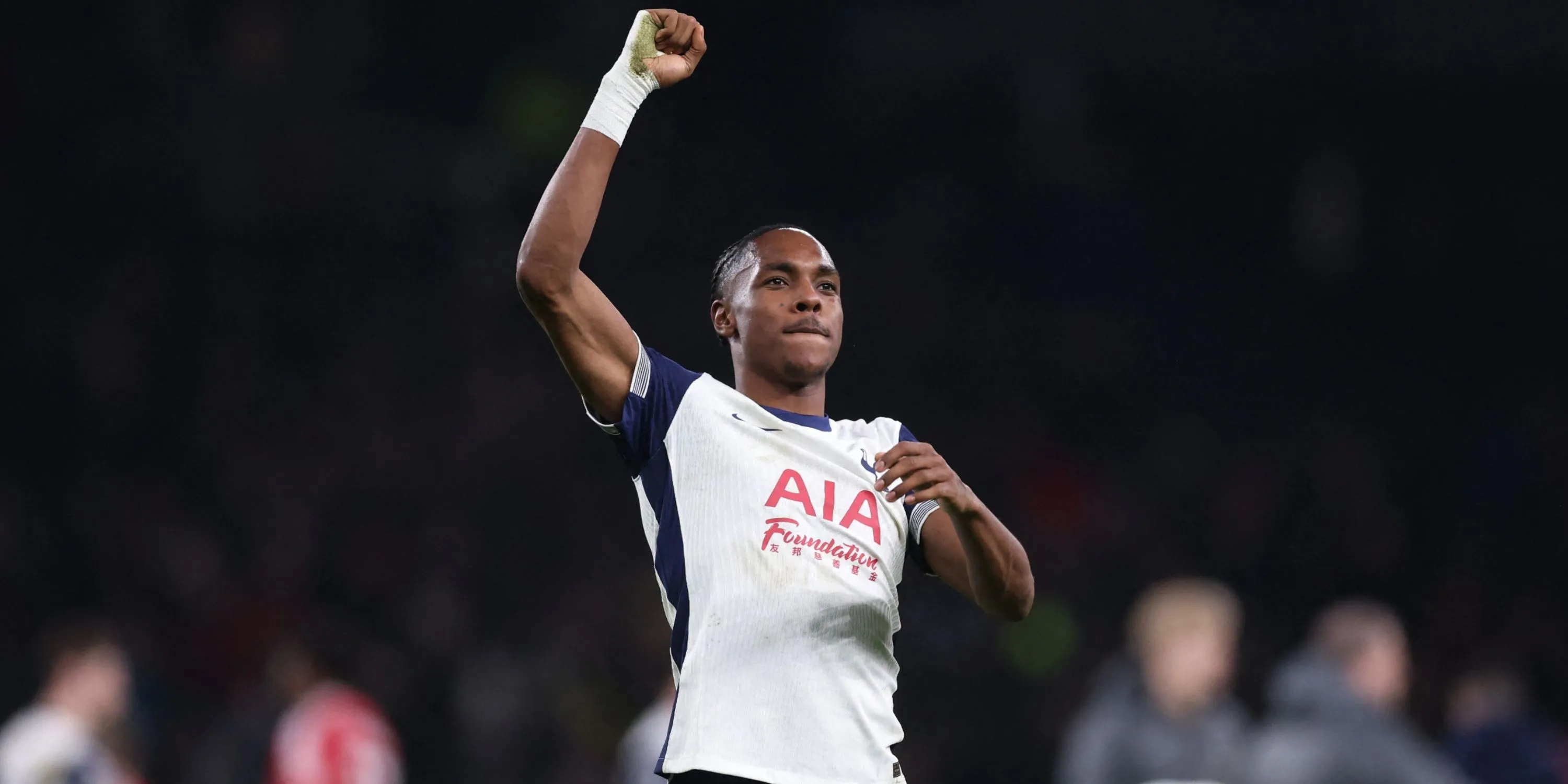 Tiền đạo trẻ Mathys Tel trong màu áo Tottenham tại Premier League, gương mặt đầy triển vọng của Gà Trống.
