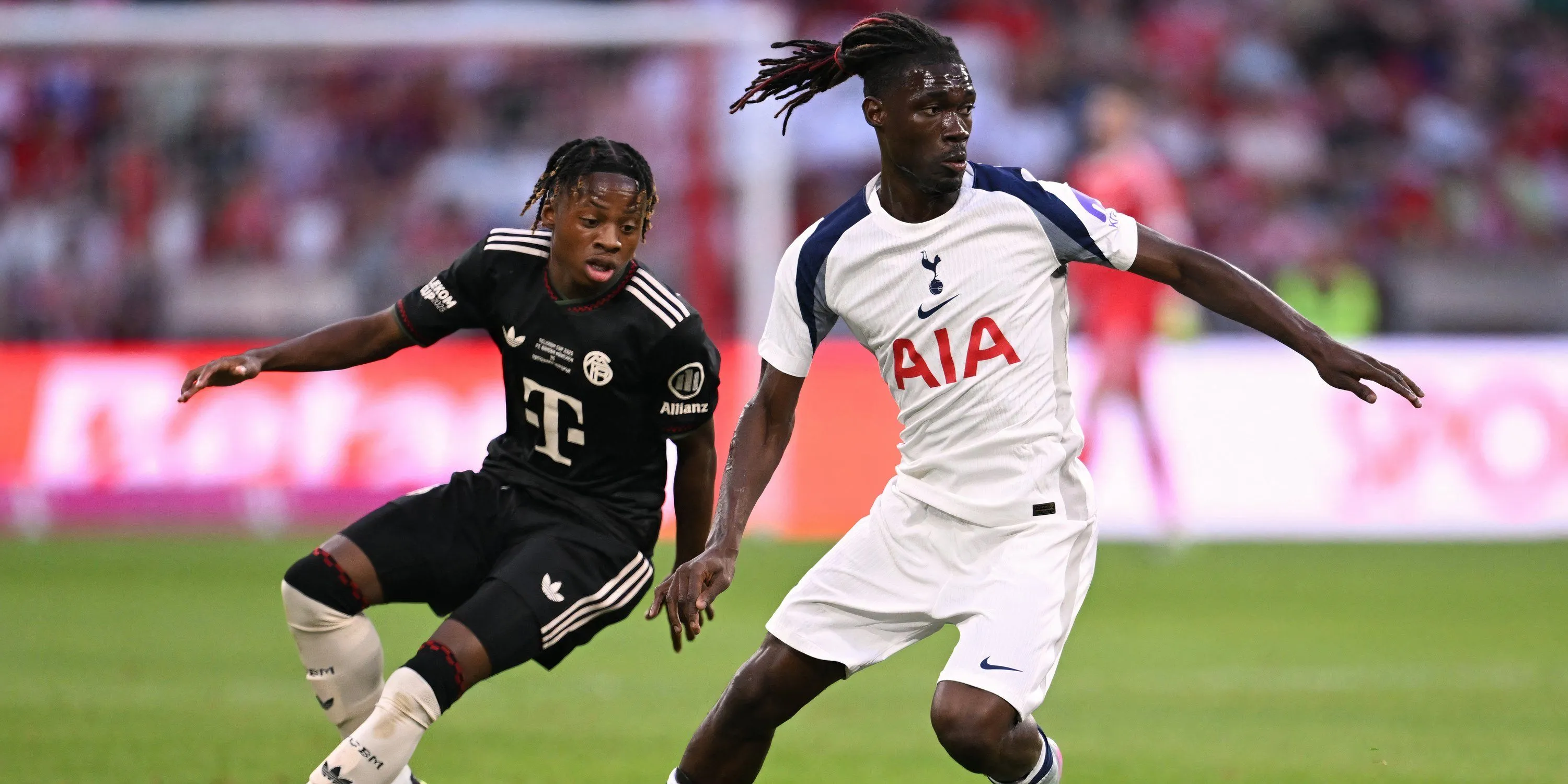 Tiền vệ Yves Bissouma của Tottenham trong một trận đấu tại Ngoại hạng Anh