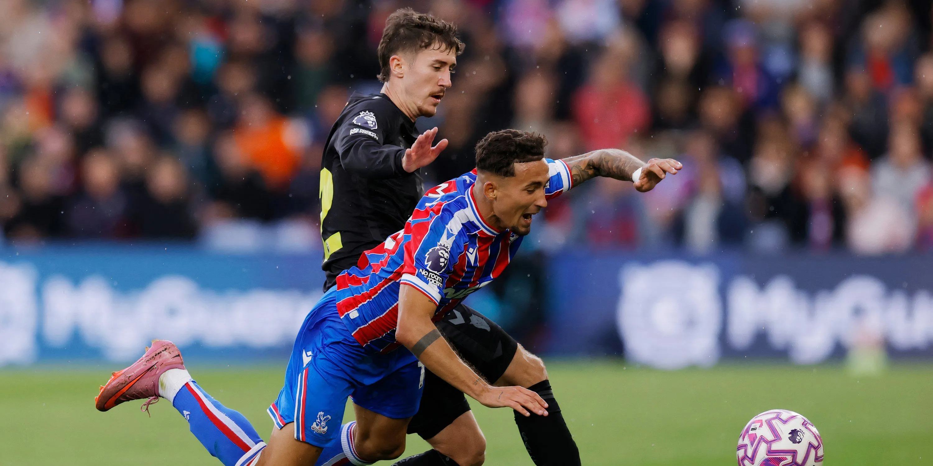 Trai Hume trong màu áo Sunderland, cầu thủ có sự tăng trưởng giá trị vượt bậc tại Ngoại hạng Anh.