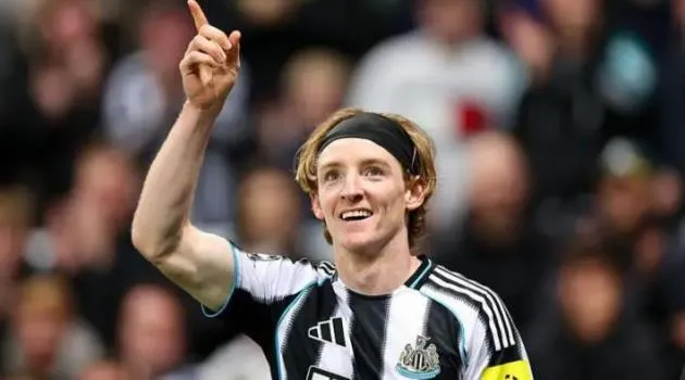 Anthony Gordon giữ phong độ cao ở đấu trường châu Âu, cần duy trì sang Ngoại hạng Anh.