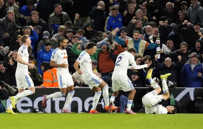 Brenden Aaronson mở tỷ số bằng tình huống tận dụng sai sót của hàng thủ West Ham