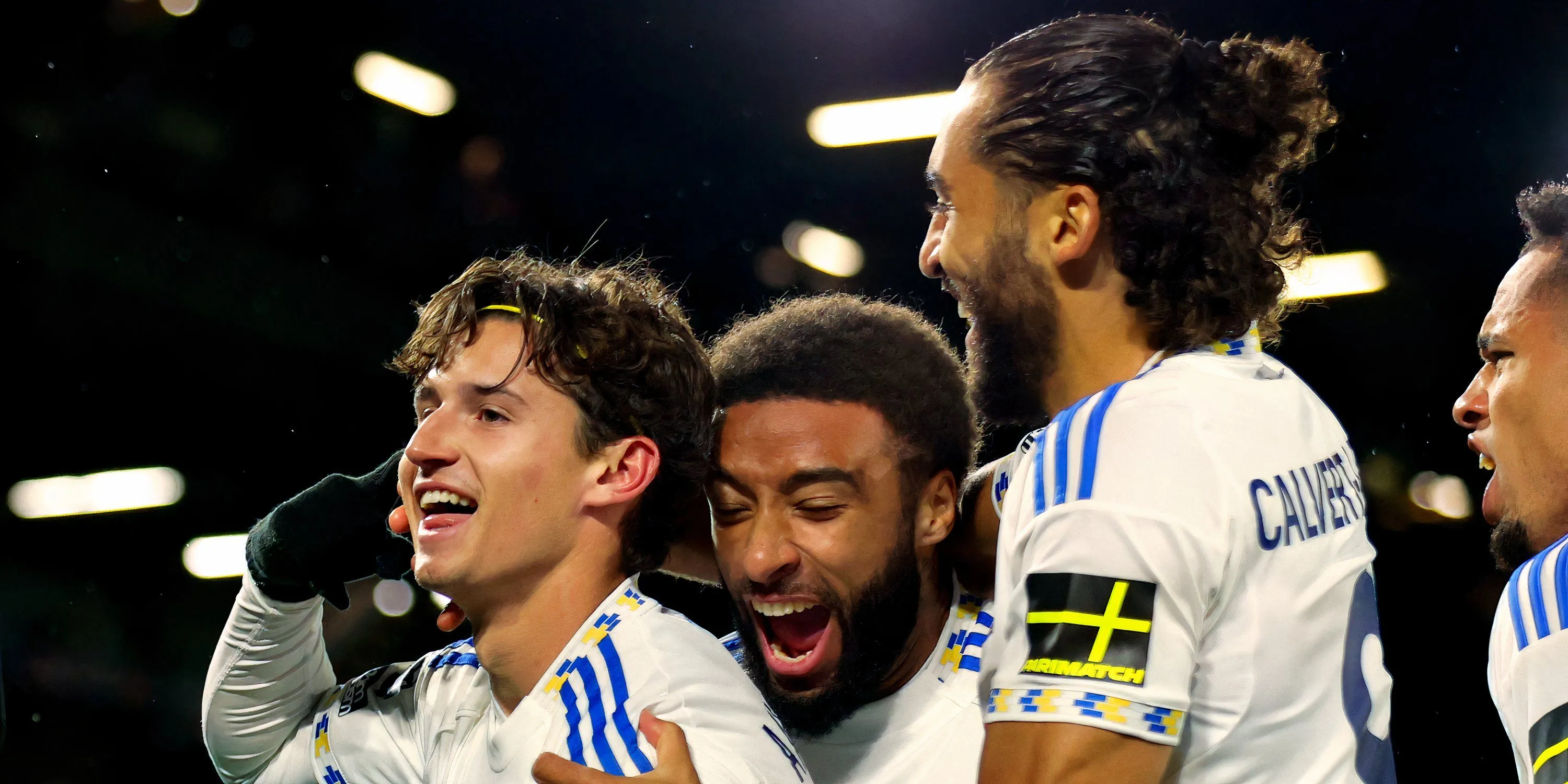 Cầu thủ Leeds ăn mừng tại Elland Road, thể hiện tinh thần tập thể và chiến thuật phòng ngự chủ động