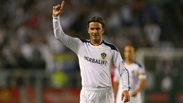 David Beckham sút phạt góc thành bàn cho LAFC 2011, minh họa khả năng biến tình huống cố định thành bàn thắng trực tiếp.