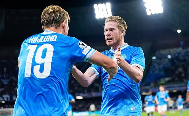 De Bruyne lùi nhận bóng, Napoli cần tiền vệ đánh chặn như Lobotka