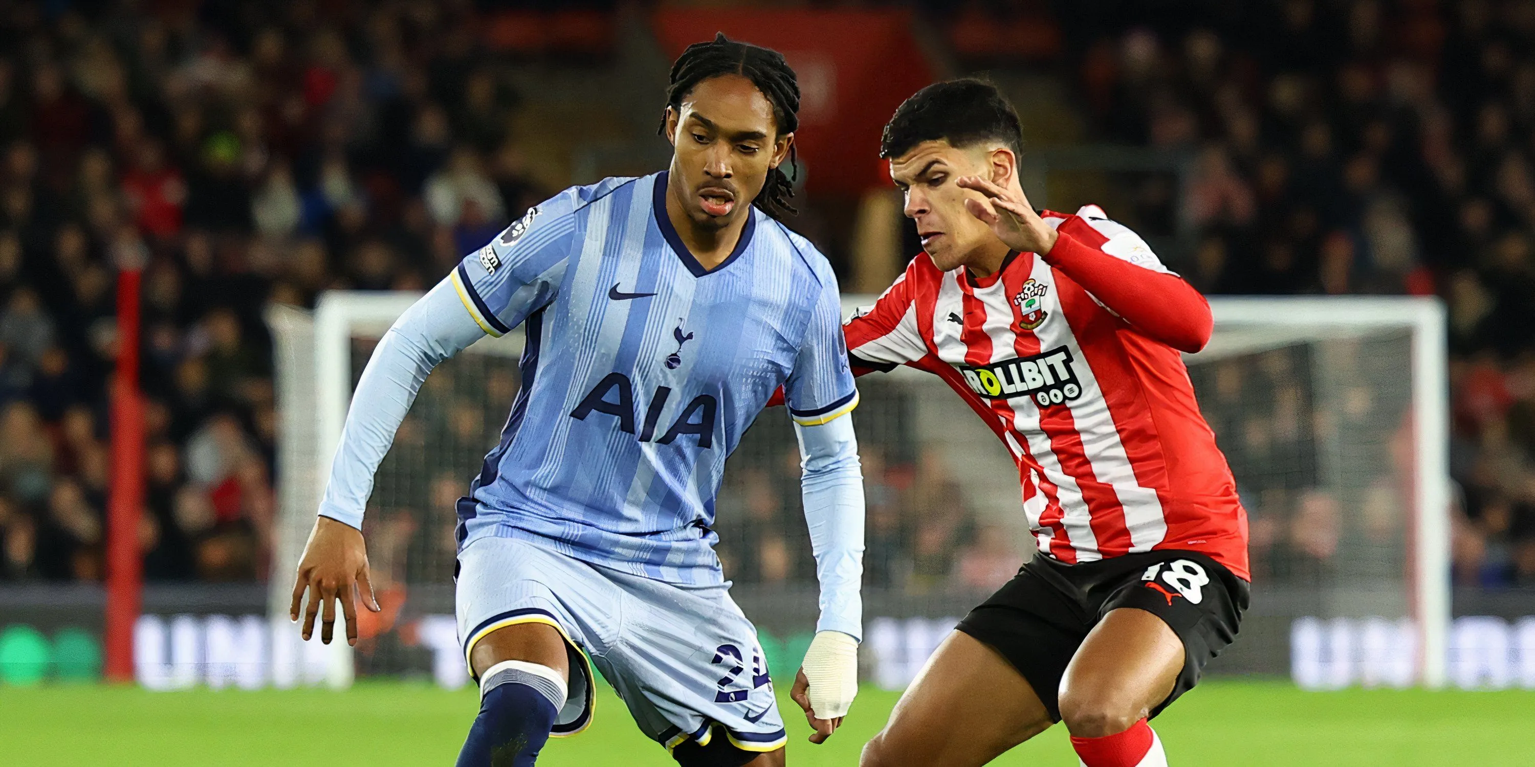 Djed Spence trong màu áo Tottenham ở Premier League