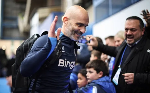 Enzo Maresca đang thực hiện cuộc trẻ hóa mạnh mẽ tại Chelsea, triển khai chiến thuật phát triển cầu thủ trẻ.