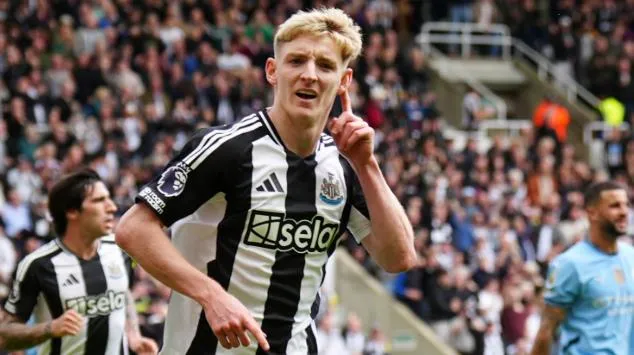 Gordon thường tỏa sáng ở những trận đấu lớn nhờ tốc độ và quyết đoán trong dứt điểm.