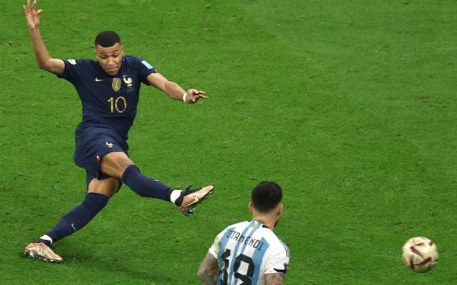 Mbappé ghi hat-trick và trận chung kết World Cup 2022 kéo dài sang hiệp phụ