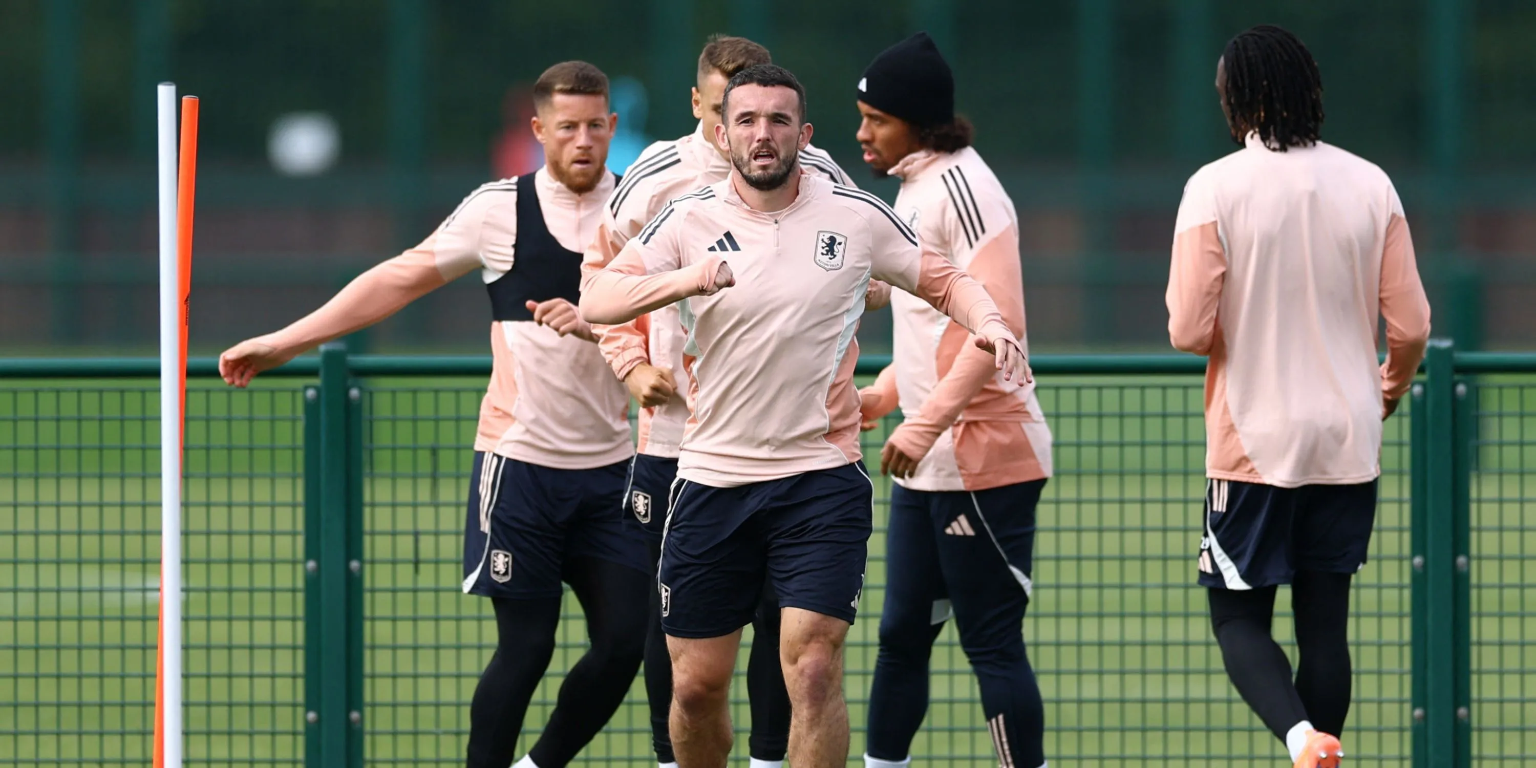 Ross Barkley trong màu áo Aston Villa, hình ảnh minh họa cho phương án mượn nhằm tăng cường sáng tạo tuyến giữa Leeds