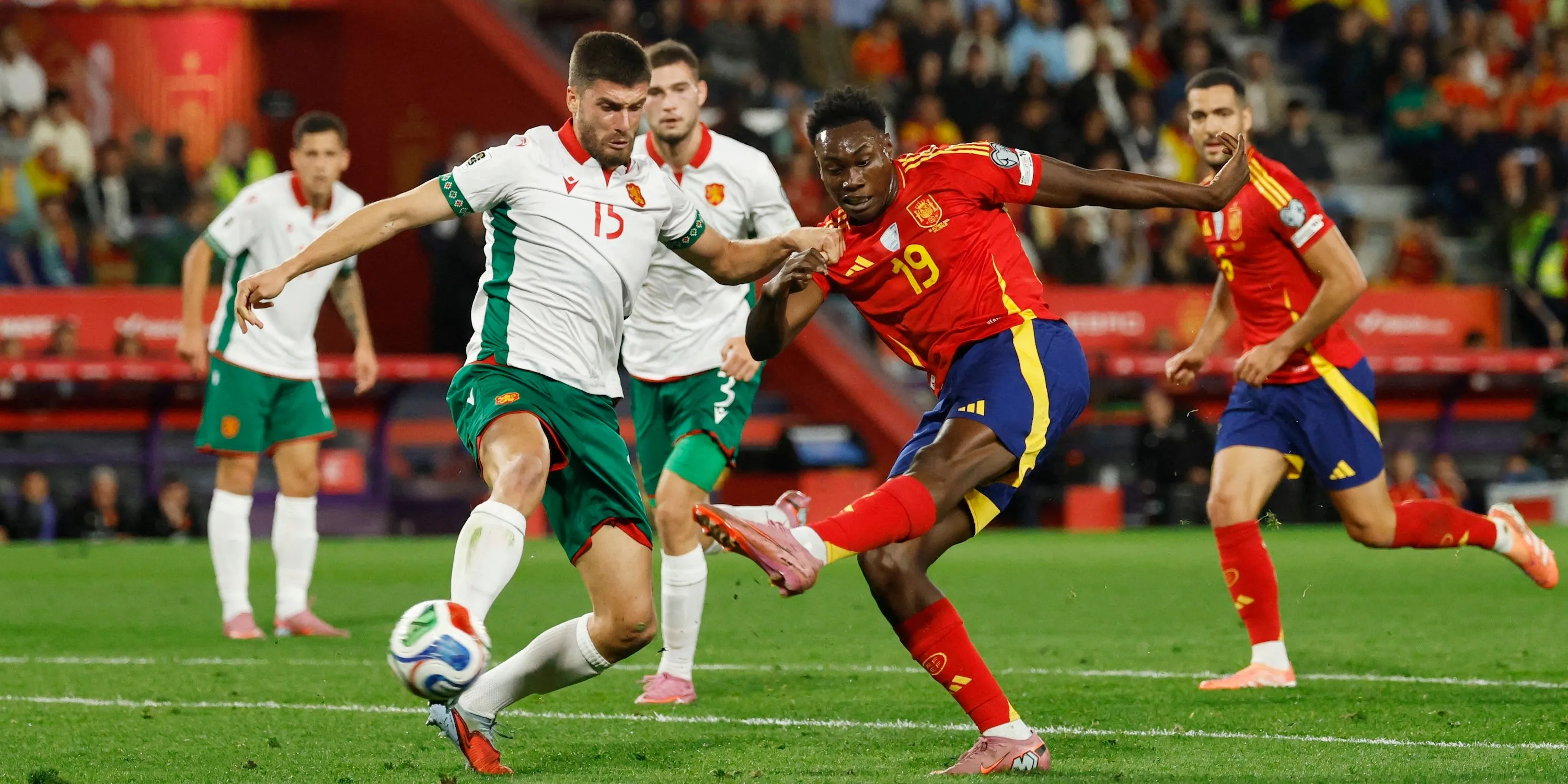 Samu Aghehowa thi đấu cho Porto và được theo dõi bởi tuyển trạch viên châu Âu