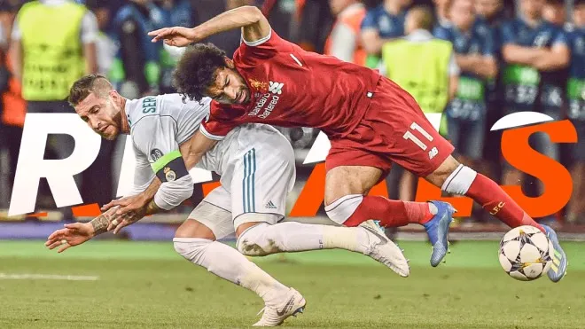 Sergio Ramos khóa tay gây chấn thương Mohamed Salah trong chung kết Champions League 2018, ví dụ hậu quả chiến thuật