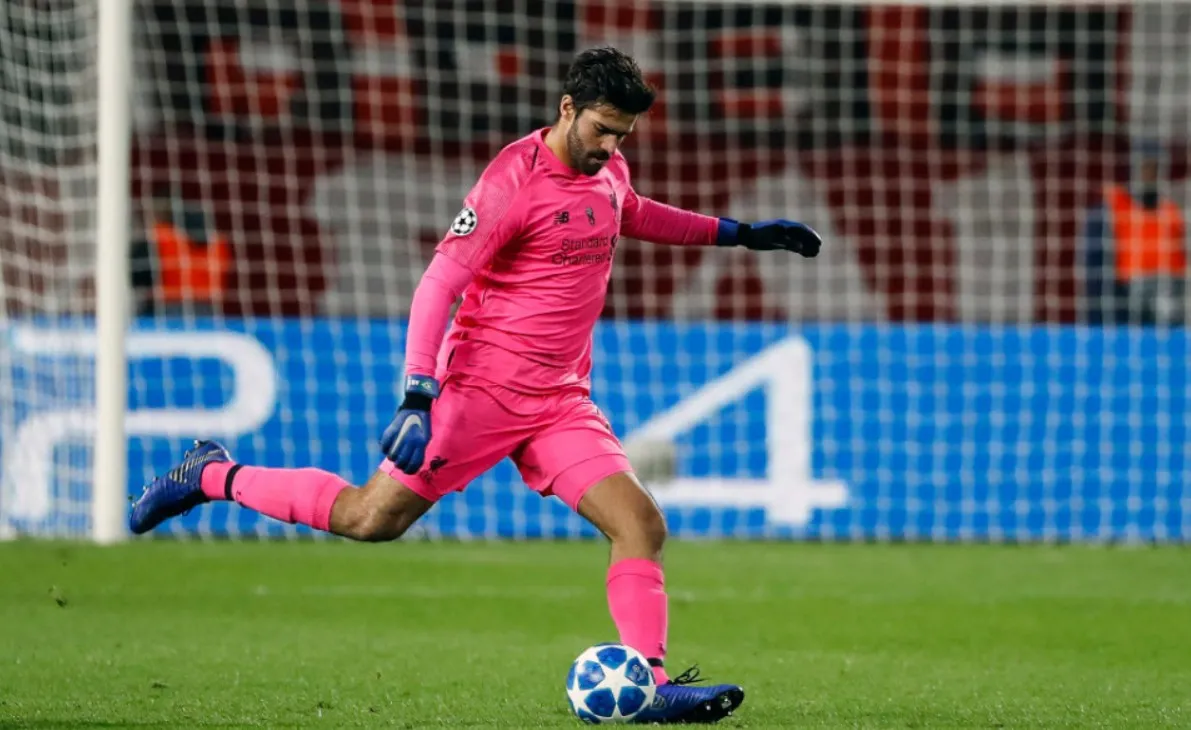 Thủ môn hoàn toàn có thể ghi bàn từ một pha phát bóng lên nếu bóng bay trực tiếp vào lưới đối phương