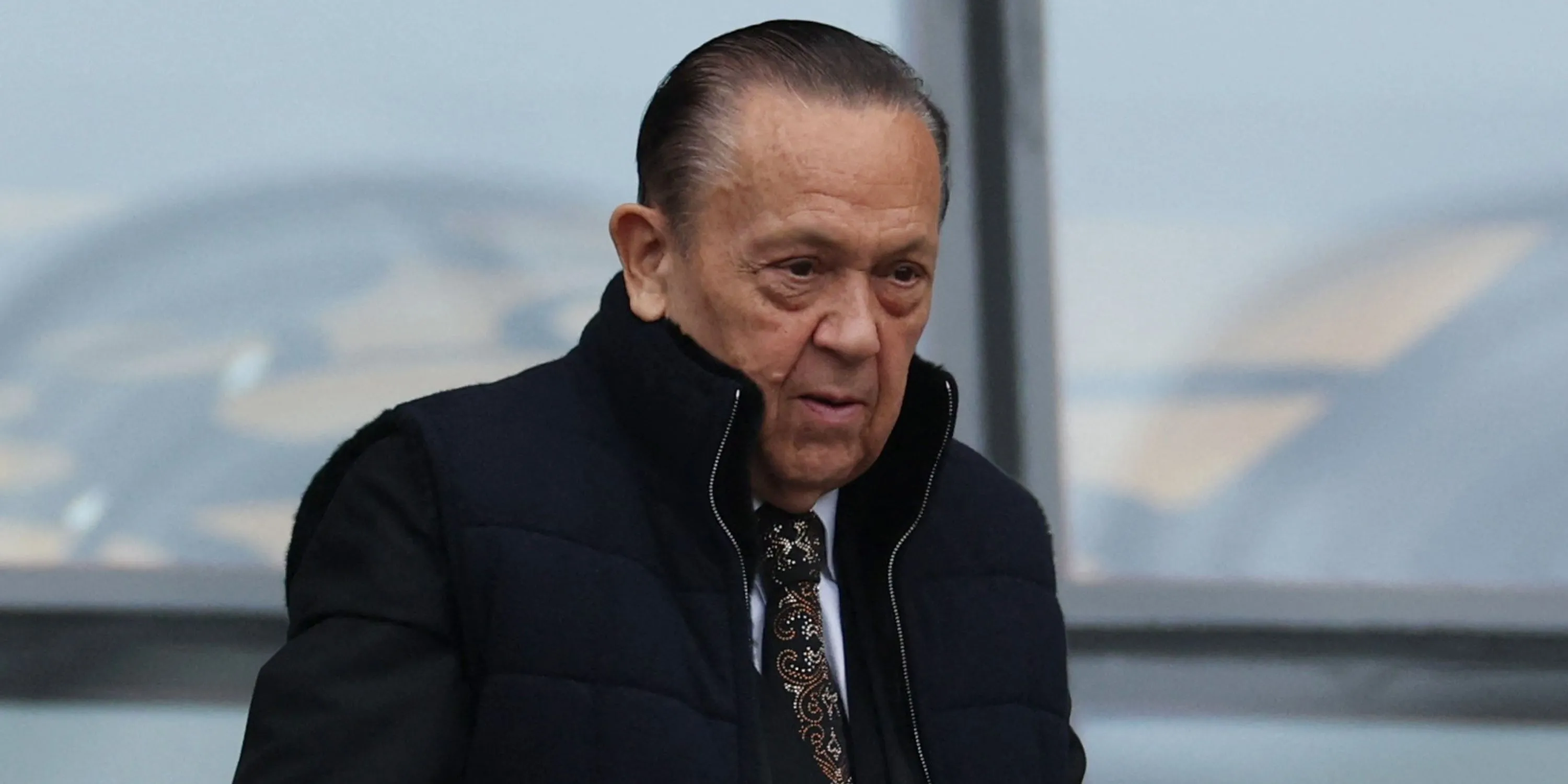 David Sullivan, chủ tịch West Ham, phải đối mặt với áp lực từ người hâm mộ