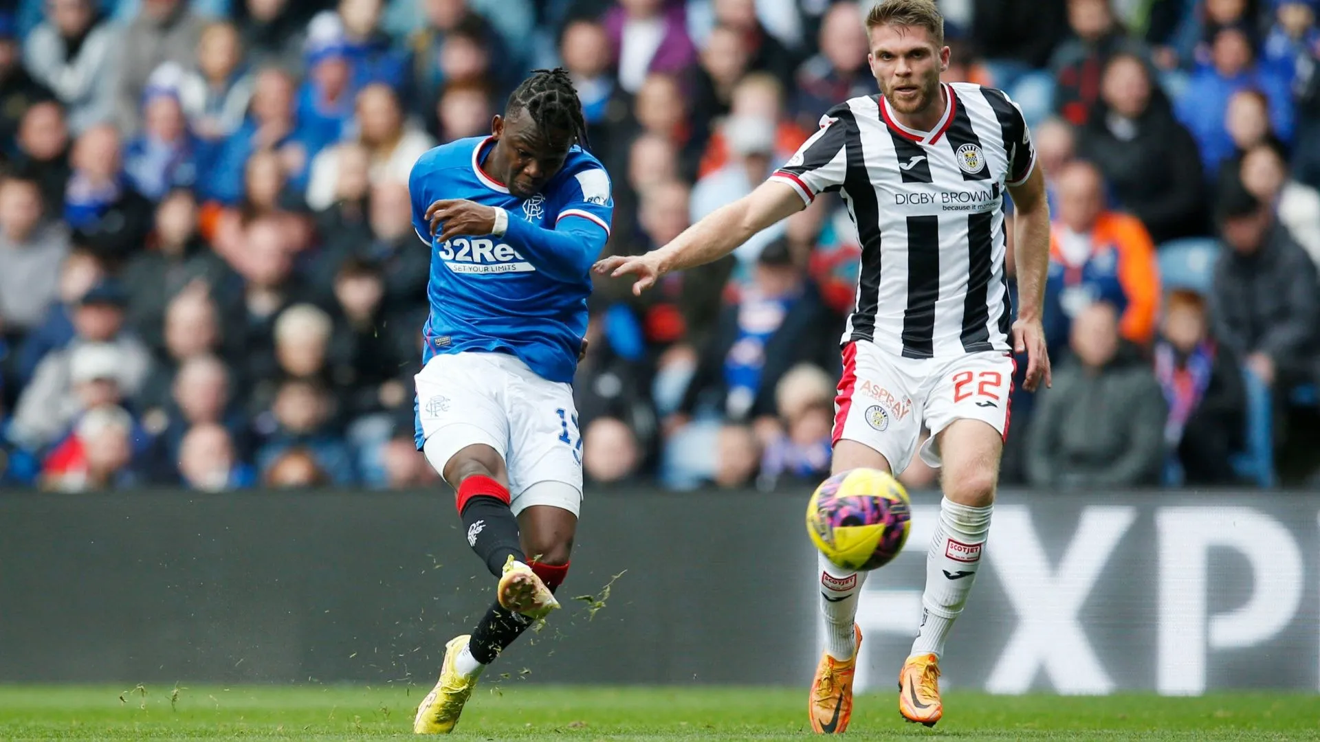 Rabbi Matondo trong trận đấu tại Ibrox Stadium, sân nhà của Rangers FC
